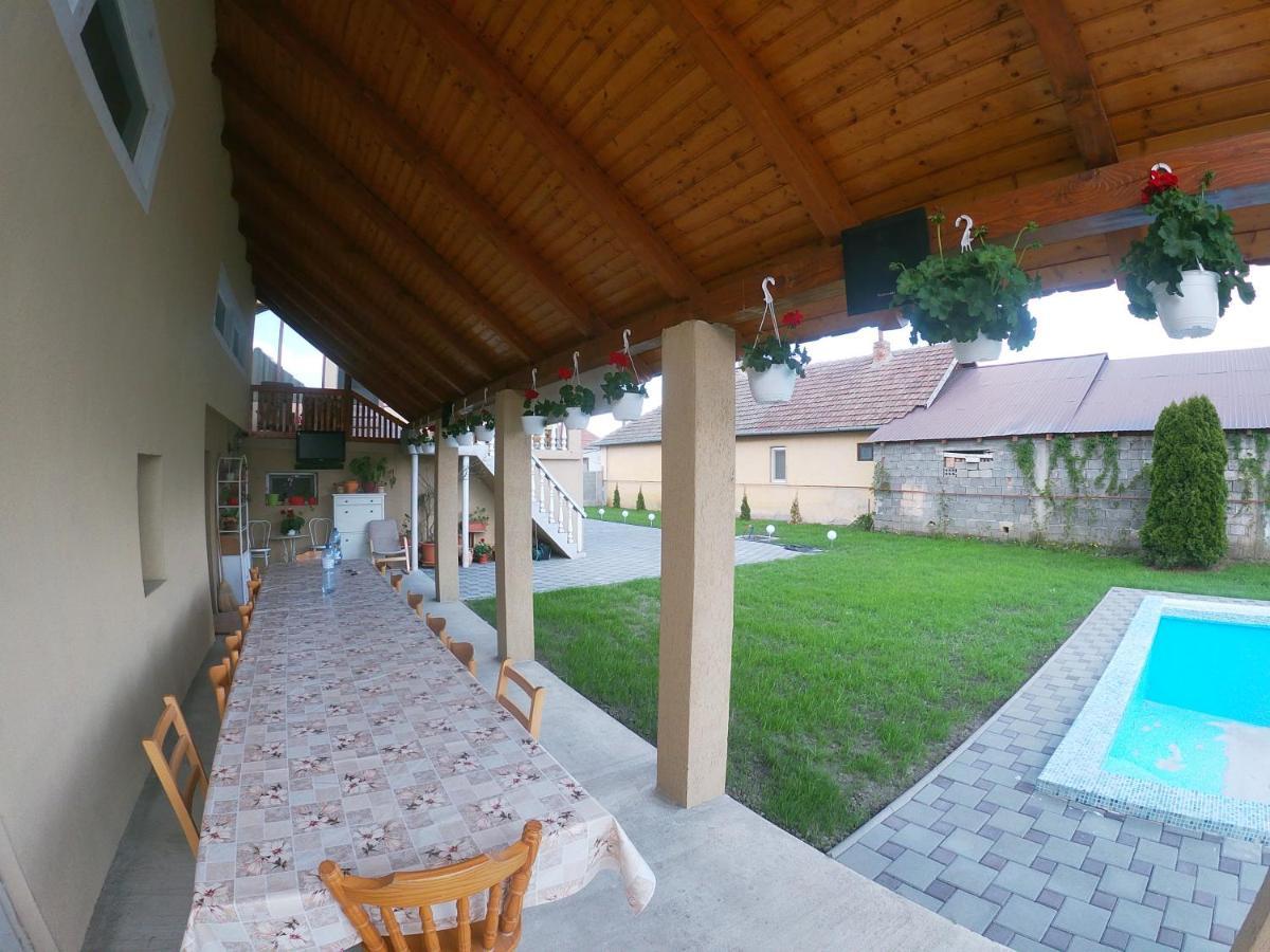 Casa Sannicolau Bed & Breakfast Sînnicolau Mare Exterior foto